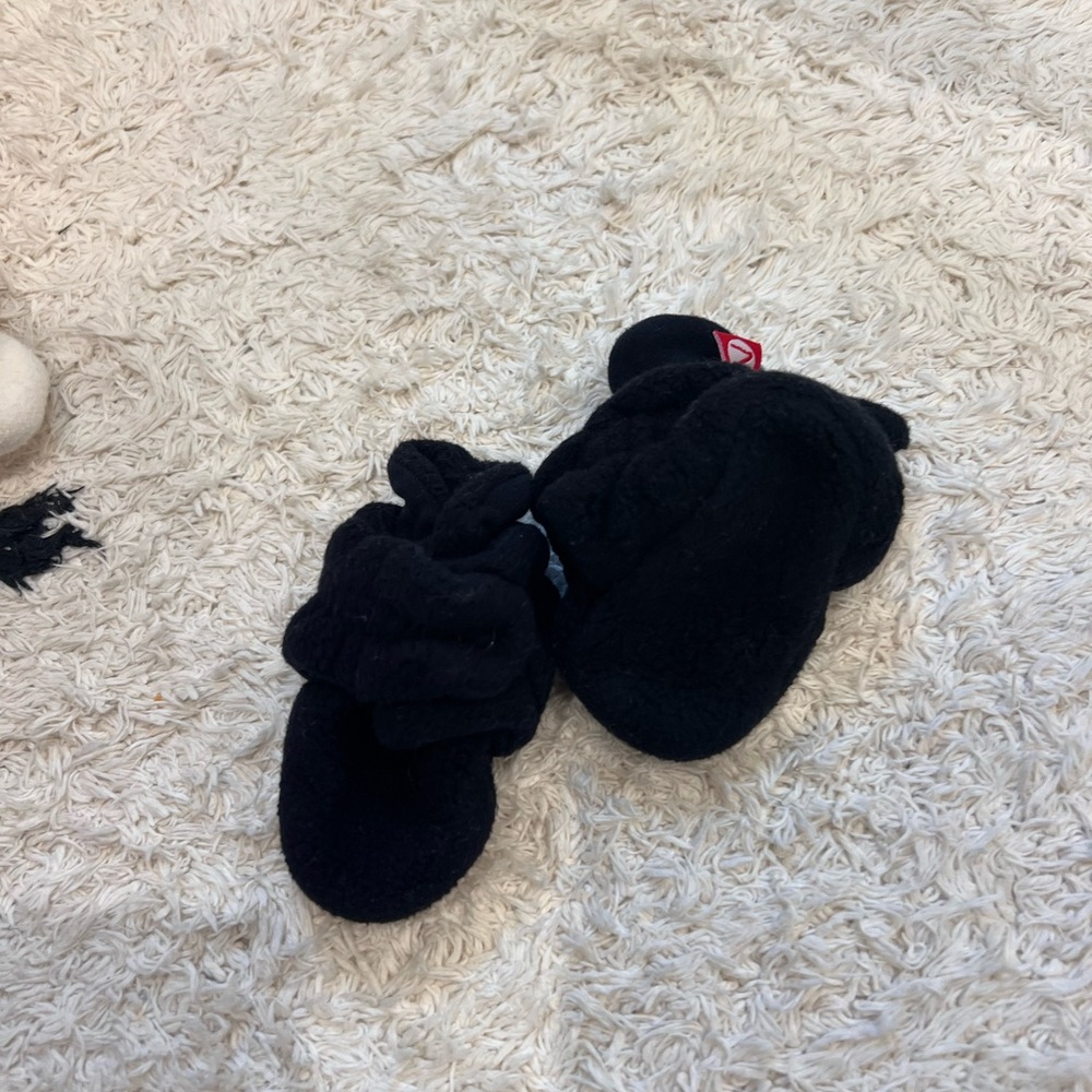 Zutano fleece baby booties 0-3m black